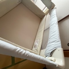 アップリカ ココネルエアーAB ホワイトグレー ミニサイズベビーベッドの画像