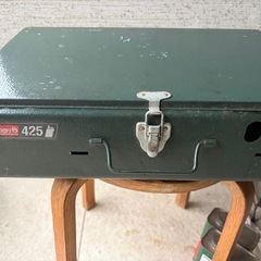 【Coleman / コールマン】ツーバーナー 425 ガソリンストーブ（燃料缶付き（約4割残）・動作品/現状）の画像
