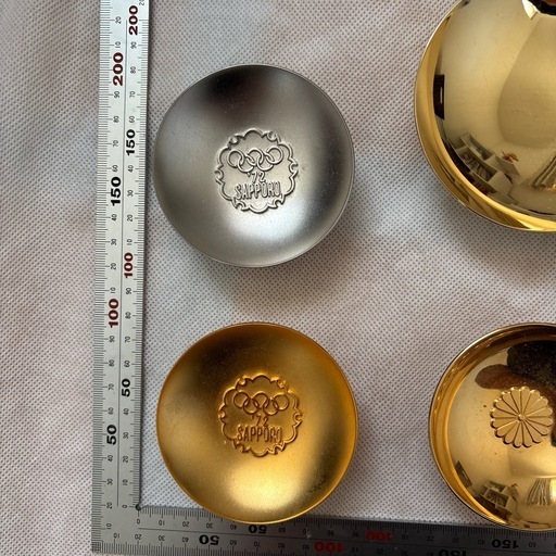 金杯銀杯七枚セット (コウ) 南郷18丁目の食器《酒器》の中古あげます
