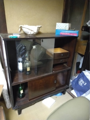 緊急出品④ 昭和レトロなサイドボード｜ガラス引き戸の収納棚｜大牟田