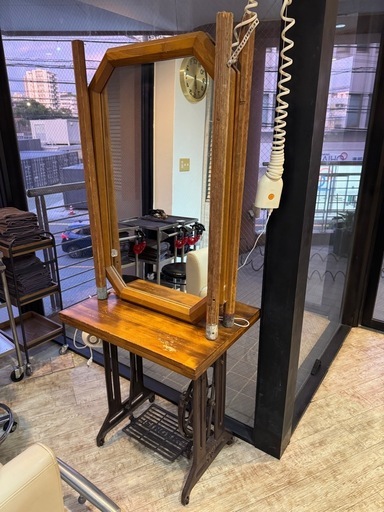 美容室ドレッサー、セット面、鏡 (シーサー) 浦添のドレッサーの中古