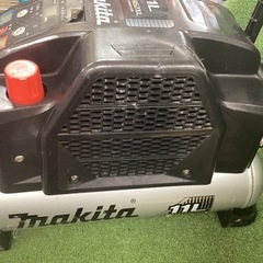 マキタ(Makita) エアコンプレッサ(黒) (50/60Hz) AC462XLB ITV7WWHEB93Wの画像