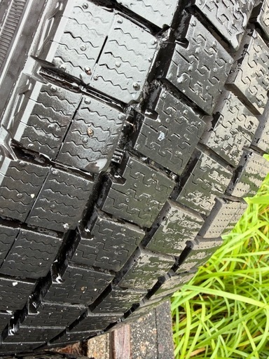 25年製アルミ200系ハイエース195/80R15 ダンロップ スタッドレス