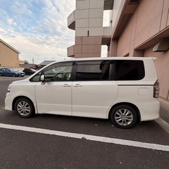 トヨタ　ヴォクシー車検付きの画像