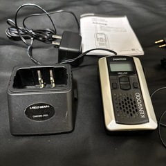 KENWOOD UBZ-LP20 トランシーバー/充電器/イヤホン付き！ (ys.jb