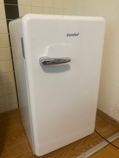 2026年2月購入】COMFEE 93L 冷蔵庫 レトロデザイン RCD93WHS(E
