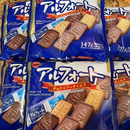 yuuu꙳★*　お菓子　まとめ売り　チップスター アルフォート コロロ 他 お菓子アルフォート (ぐぅちゃん) てだこ浦西の食品の中古あげます