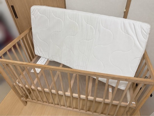 IKEAのベビーベッドSNIGLAR マットレス付き (もものすけ) 葛西のベビー