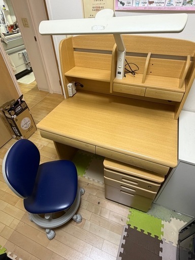 学習机　　　中古品　　　いい品です 学習机椅子 (kabe1104) 品川のテーブル《学習机》の中古あげます・譲り
