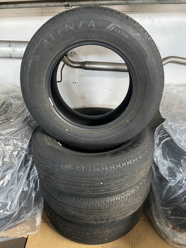 バリ溝中古タイヤBRIDGESTONEALENZALX100 215/70R16 中古タイヤ215/70r16 ALENZA LX100 4本セット (Marici) 宮内のタイヤ