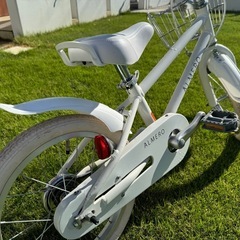 子ども用自転車】ホワイト かご付き 4〜7歳向け おしゃれ (kazu k) て