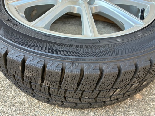 スタッドレスタイヤホイールセット4本 215/50R17 2024年製1シーズン
