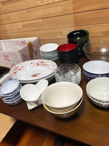 ①茶碗、汁用お皿など (虎吉) 赤嶺の食器《飯碗》の中古あげます・譲り