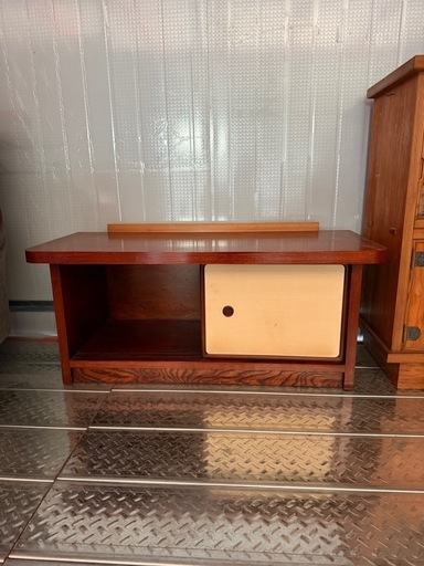味のある古い縦格子の引き戸ローボード / テレビ台 和モダン 古家具 昭和レトロ 木製 ローボード テレビ台 引き戸 襖扉 飾り棚 テレビ