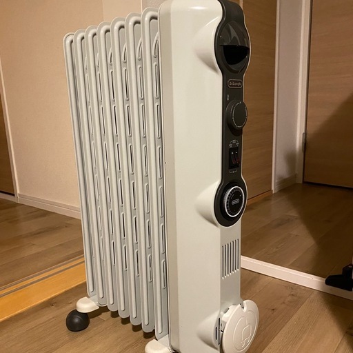 デロンギDeLonghi オイルヒータータイマー付き (こまり) 朝霞の季節