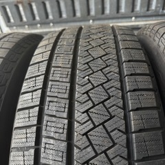 ほぼ新品PIRELLI ICE ZERO 205/60R16 スタッドレスタイヤ2022年製 16