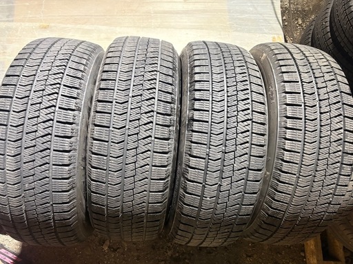 BS VRX2 215/60R17 4本 スタッドレスタイヤ中古 深溝 エスティマ