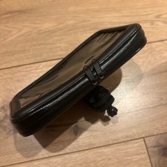 自転車に付けるスマホケースの画像