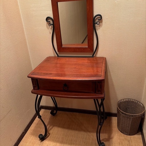 アンティークドレッサー (さりゅ) 逆瀬川のドレッサーの中古あげます