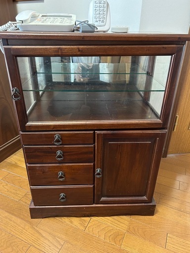 最終値下げです。木製キャビネット ガラス扉付き中古 木製ガラスキャビネット（引き出し・扉付き） (koumei) 高崎の収納家具