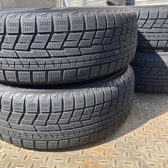 スタッドレスタイヤ195/65R15(YOKOHAMA)の画像