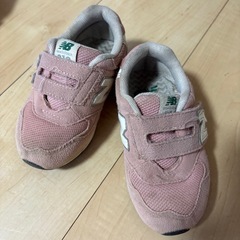 キッズNIKEシューズ ニューバランスシューズ2つセットの画像