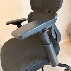 ワークチェア オフィスチェア メッシュ ブラック ヘッドレスト付きの画像