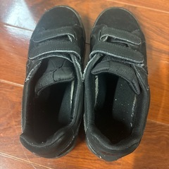 NIKE  秋冬　黒　スニーカー　22の画像