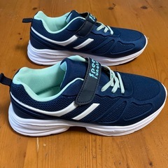 キッズ　スニーカー　24cm　の画像