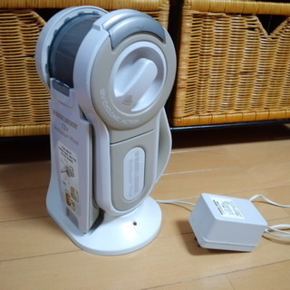 ★売ります!!西宮市★中古・コードレスクリーナー・BLACK DECKER★の画像