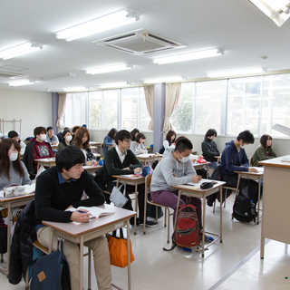 介護福祉科（介護福祉士を目指す２年制の学科・通学）